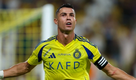 Ronaldo kiếm hơn nửa triệu USD mỗi ngày khi gia hạn với Al Nassr